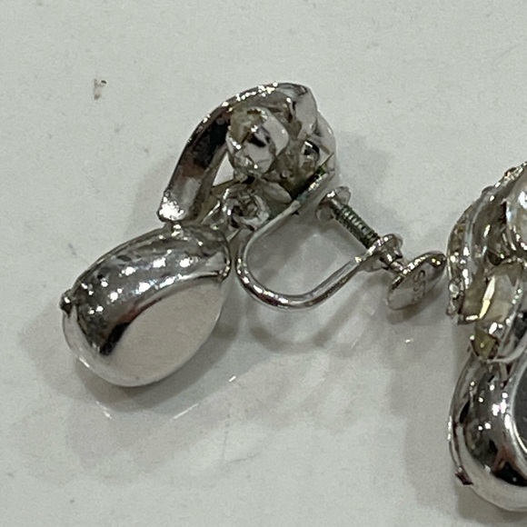 VINTAGE HEAVY CRYSTALS KRAMER NY BROOCH PIN & EARRINGS - Picture 5 of 10